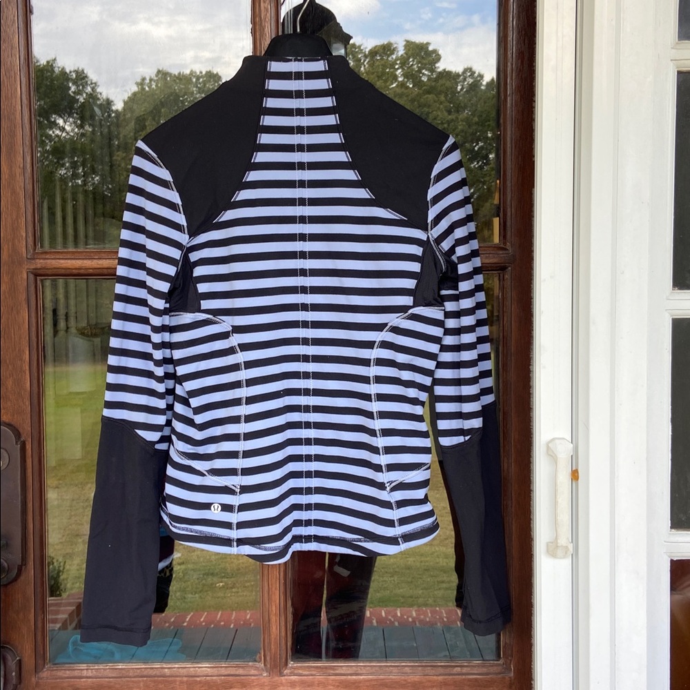 Lululemon Forme Jacket. Size 12‎ - Picture 5 of 6